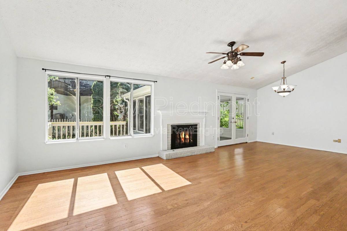 House for rent at 10475 Willow View Circle, Alpharetta, GA 30022