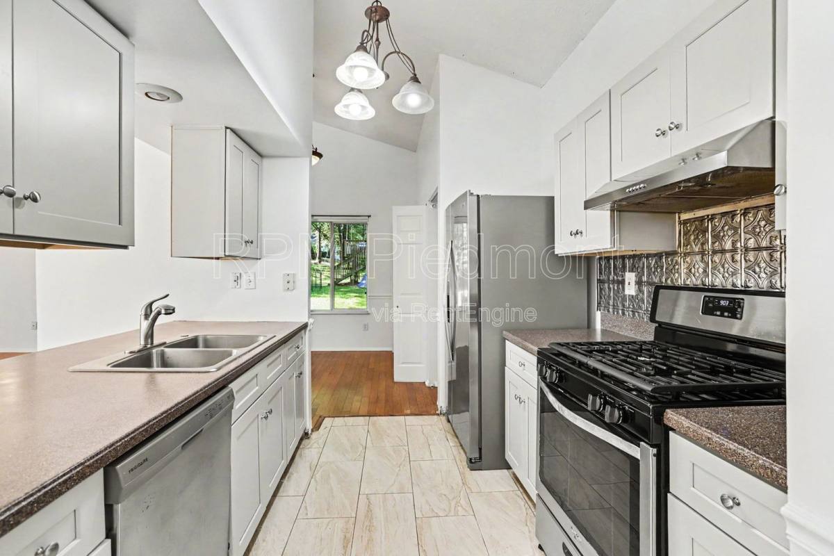 House for rent at 10475 Willow View Circle, Alpharetta, GA 30022