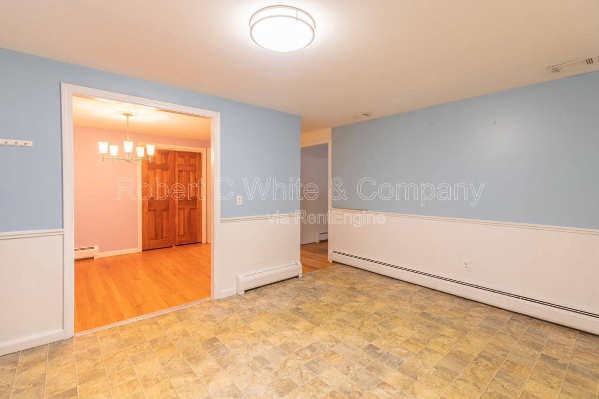 House for rent at 427 Graham Rd, South Windsor, CT 06074