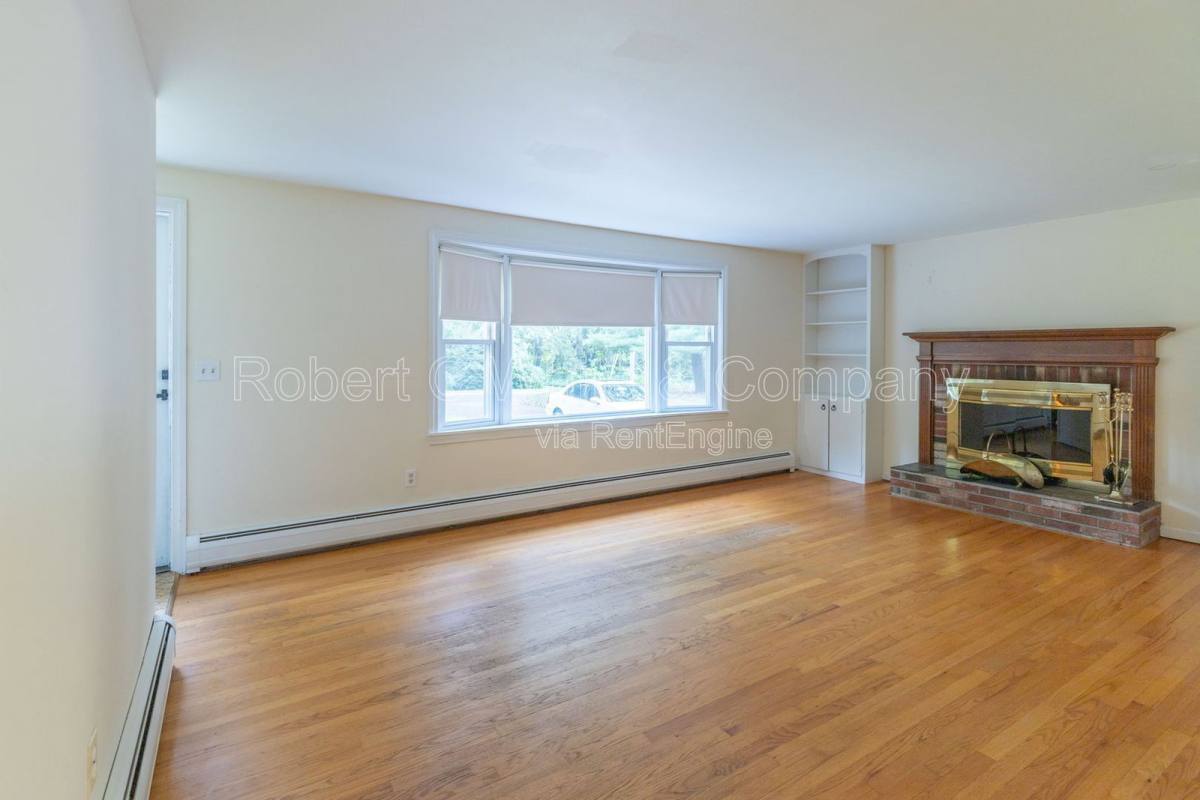 House for rent at 427 Graham Rd, South Windsor, CT 06074