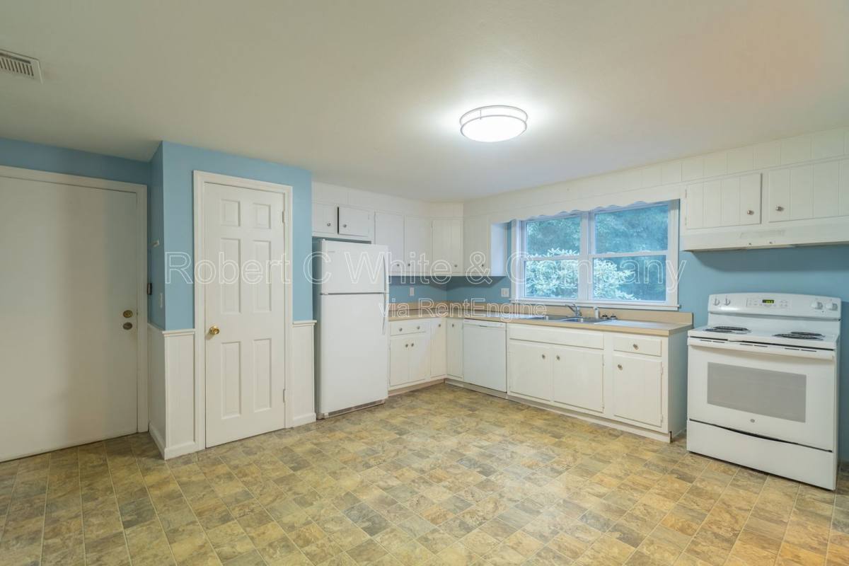 House for rent at 427 Graham Rd, South Windsor, CT 06074
