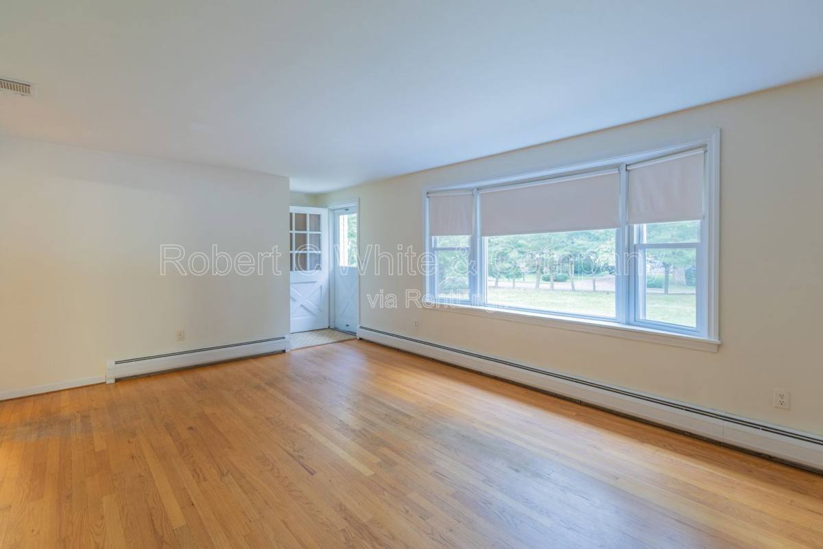 House for rent at 427 Graham Rd, South Windsor, CT 06074