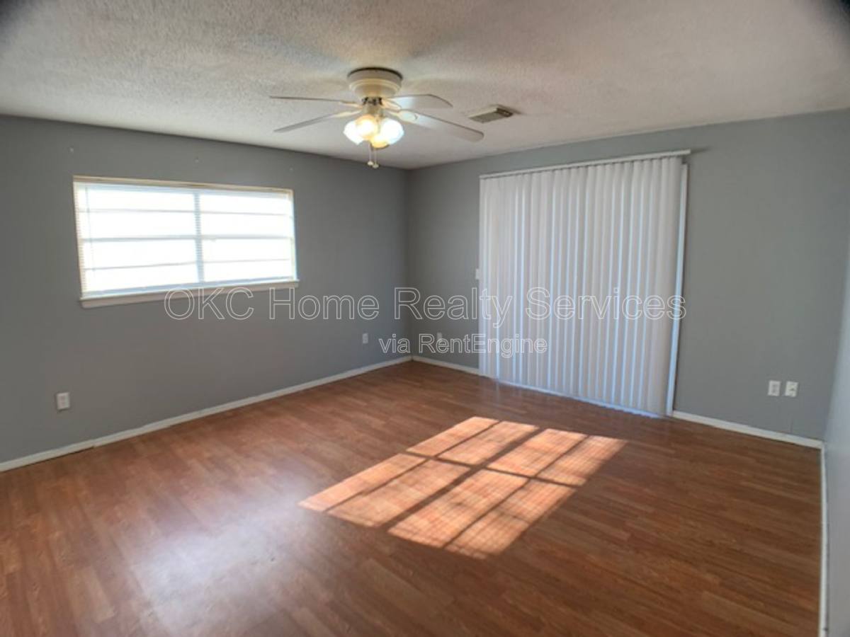 House for rent at 513 Sunnyside Place, Edmond, OK 73003