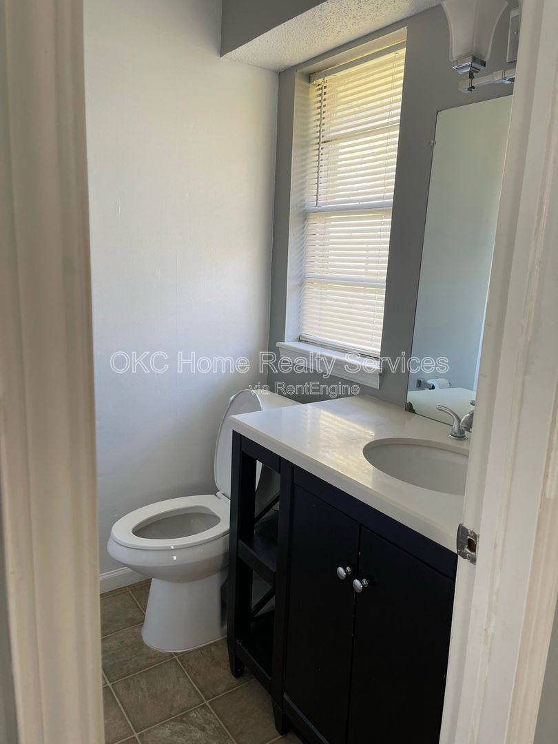 House for rent at 513 Sunnyside Place, Edmond, OK 73003