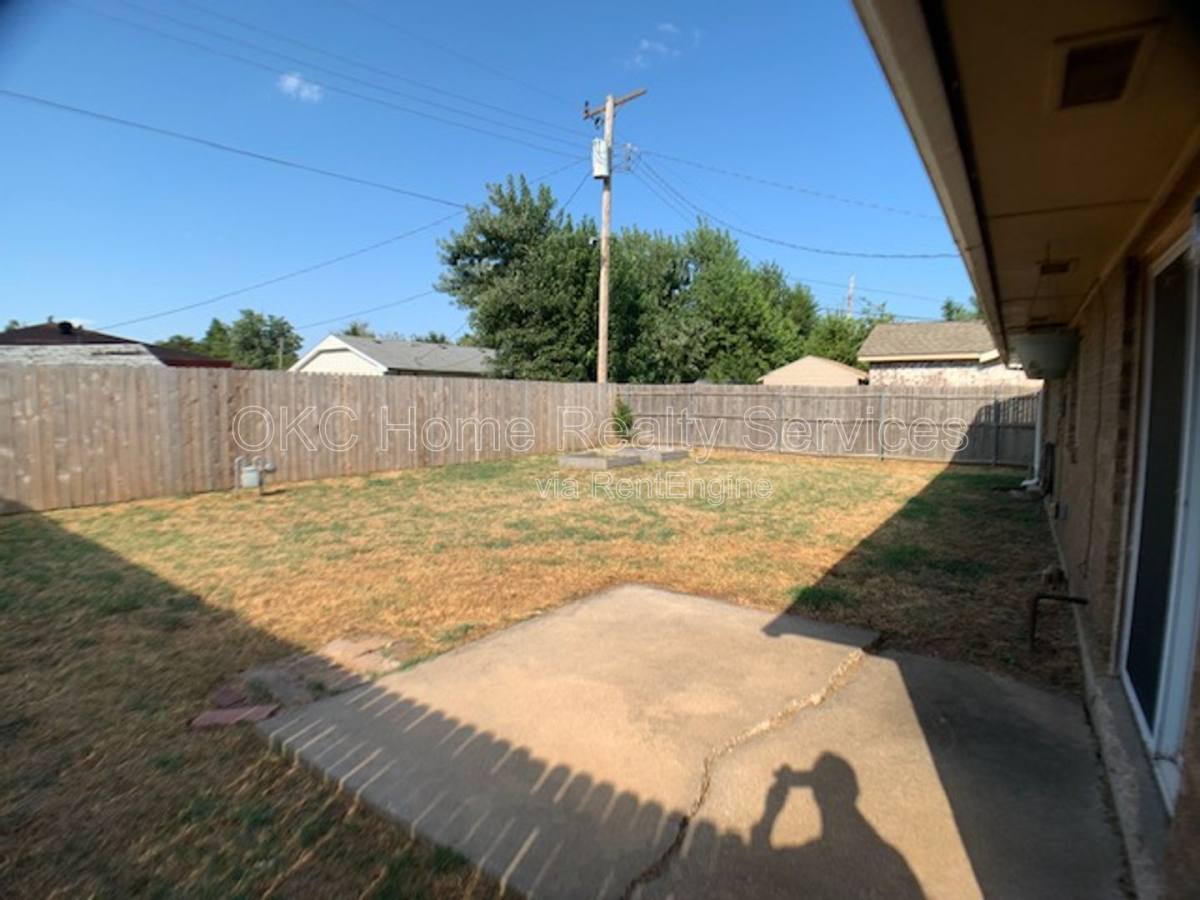 House for rent at 513 Sunnyside Place, Edmond, OK 73003