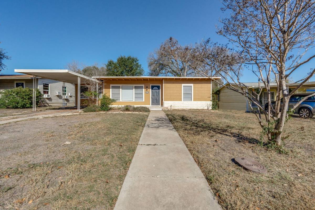 House for rent at 423 Olney Dr, San Antonio, TX 78209