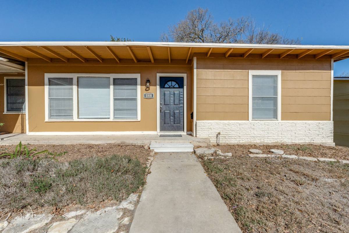 House for rent at 423 Olney Dr, San Antonio, TX 78209