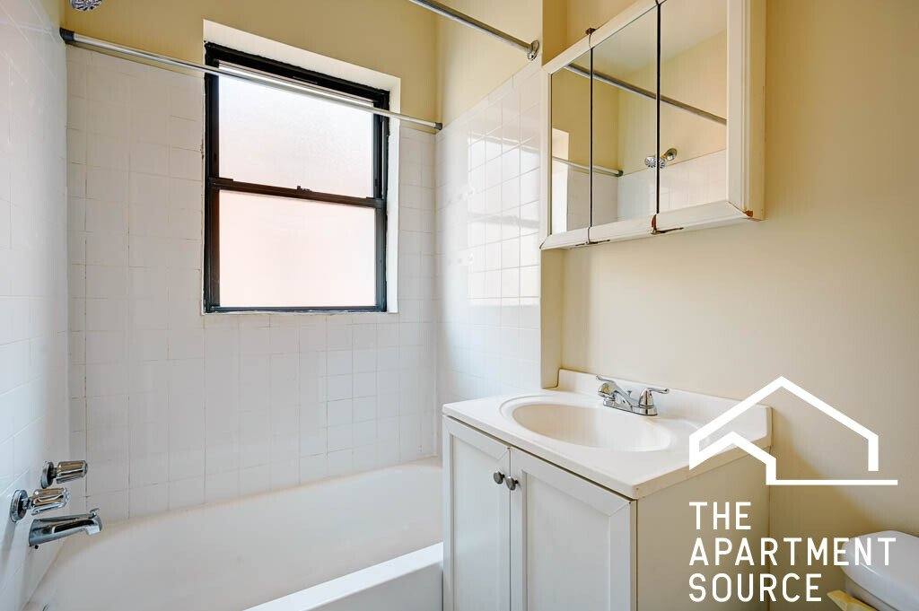 Apartment for rent at 1347 N Dearborn St #607, Chicago, IL 60610