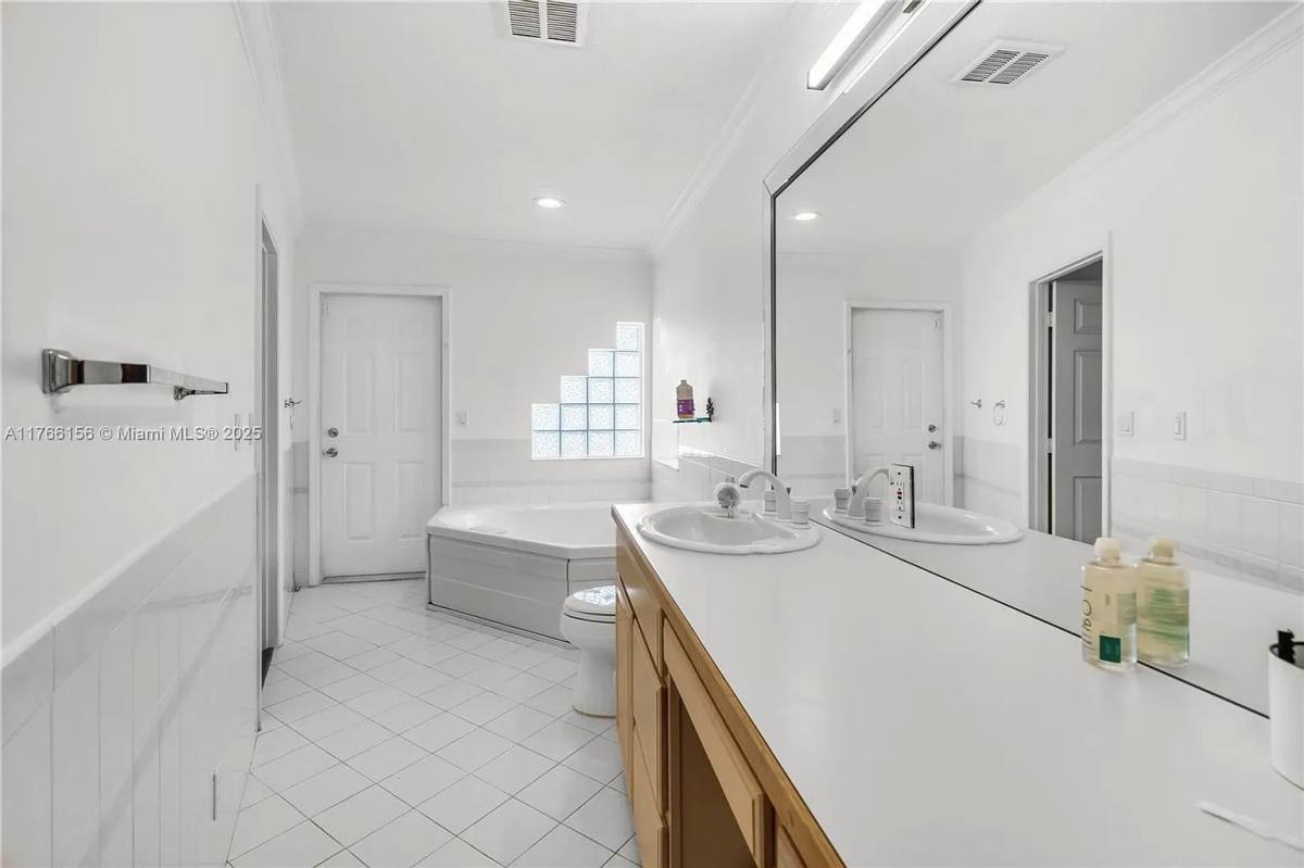 House for rent at 2424 NE 18th Ave, Fort Lauderdale, FL 33305