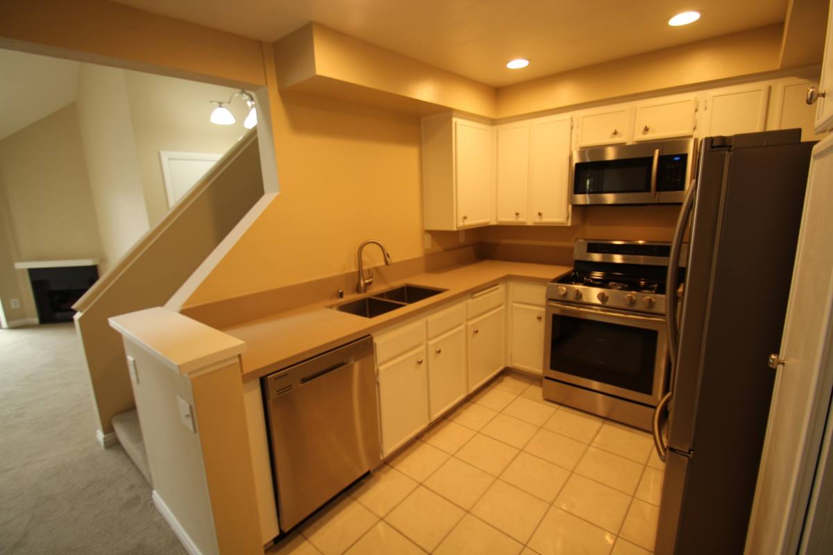 Apartment for rent at 12269 Carmel Vista Rd, San Diego, CA 92130