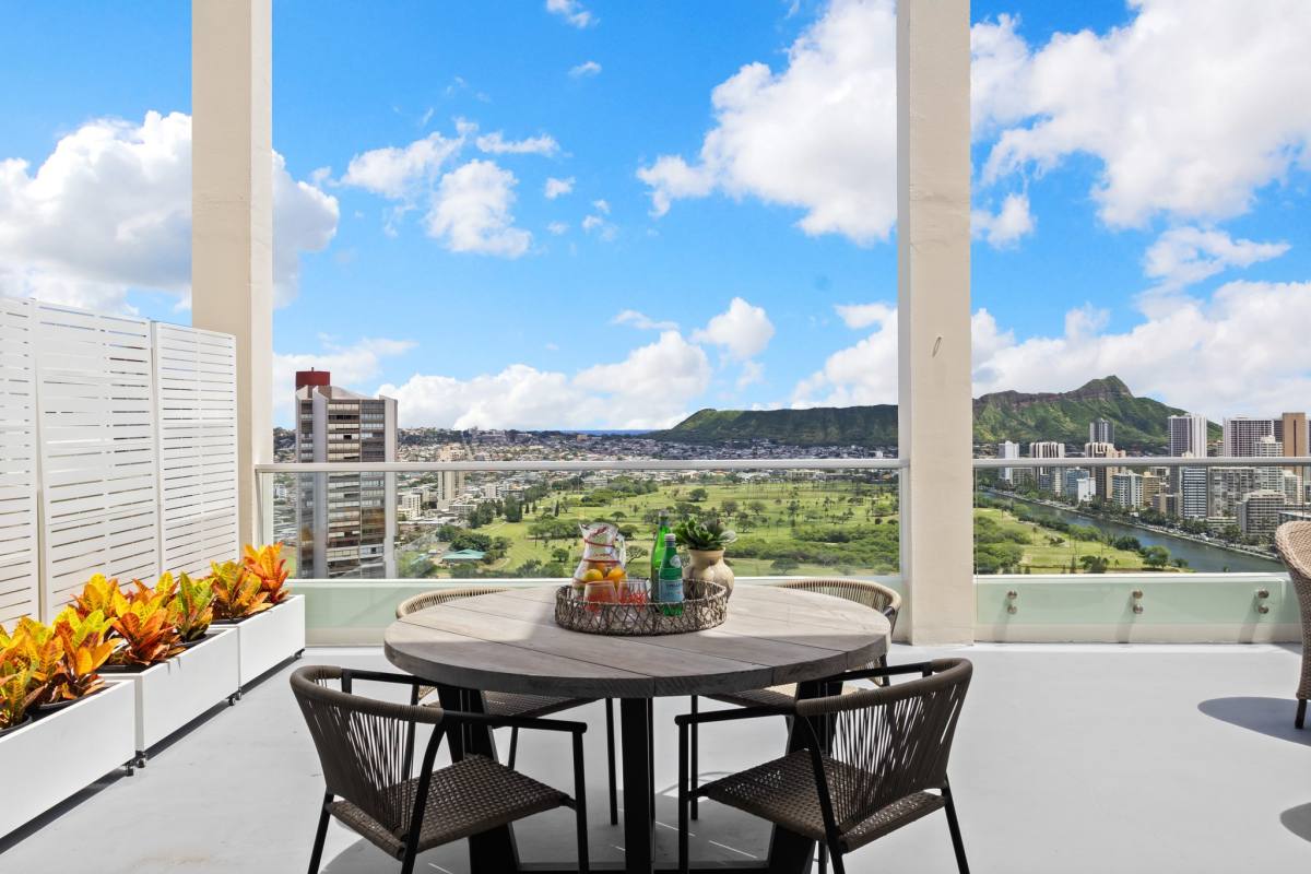 Apartment for rent at 555 University Ave #PH1, Honolulu, HI 96826