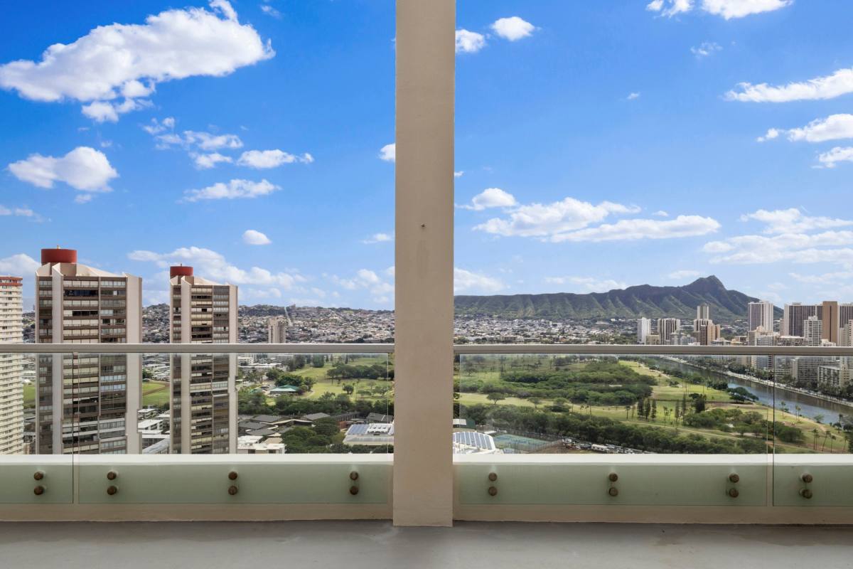 Apartment for rent at 555 University Ave #PH1, Honolulu, HI 96826
