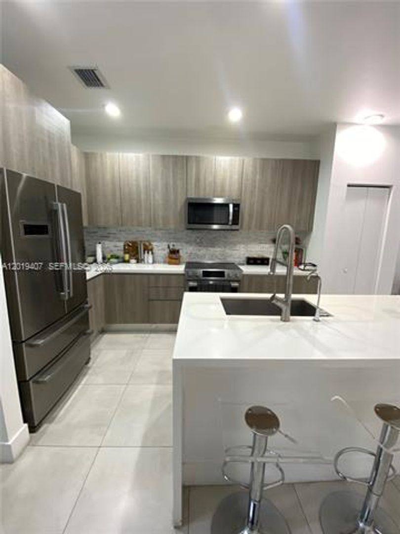 Townhouse for rent at 10241 NW 71st Terrace, Miami, FL 33178