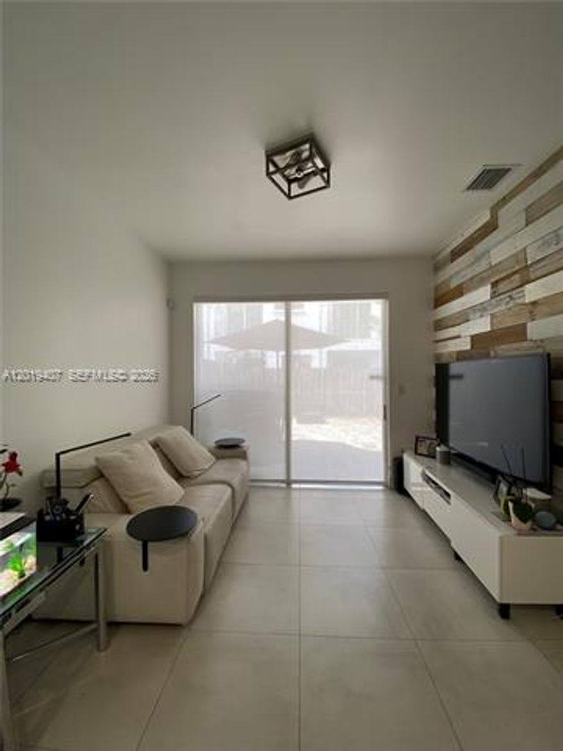 Townhouse for rent at 10241 NW 71st Terrace, Miami, FL 33178