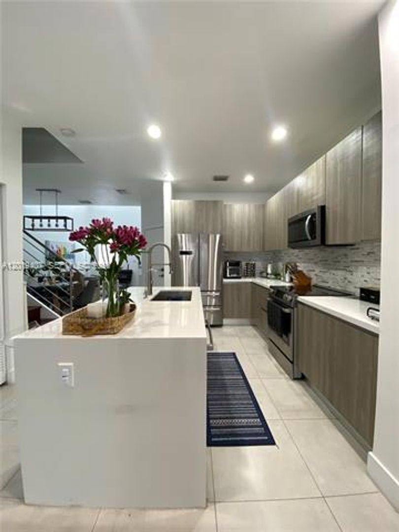 Townhouse for rent at 10241 NW 71st Terrace, Miami, FL 33178