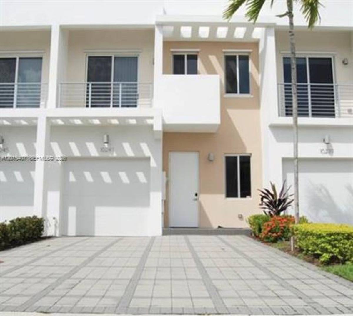 Townhouse for rent at 10241 NW 71st Terrace, Miami, FL 33178