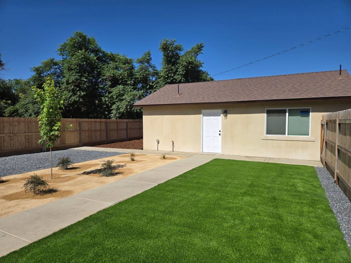 House for rent at 917 E Tulare Ave, Visalia, CA 93292