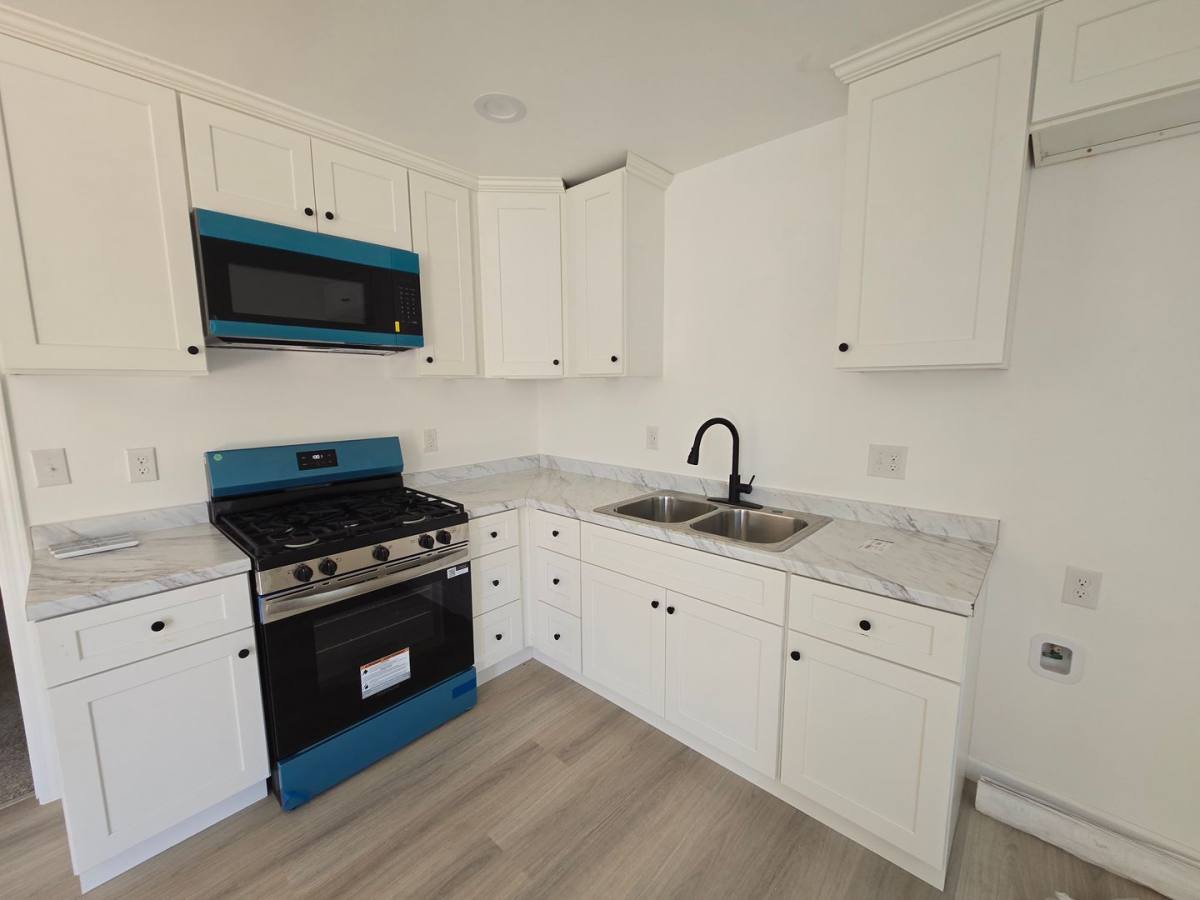 House for rent at 917 E Tulare Ave, Visalia, CA 93292