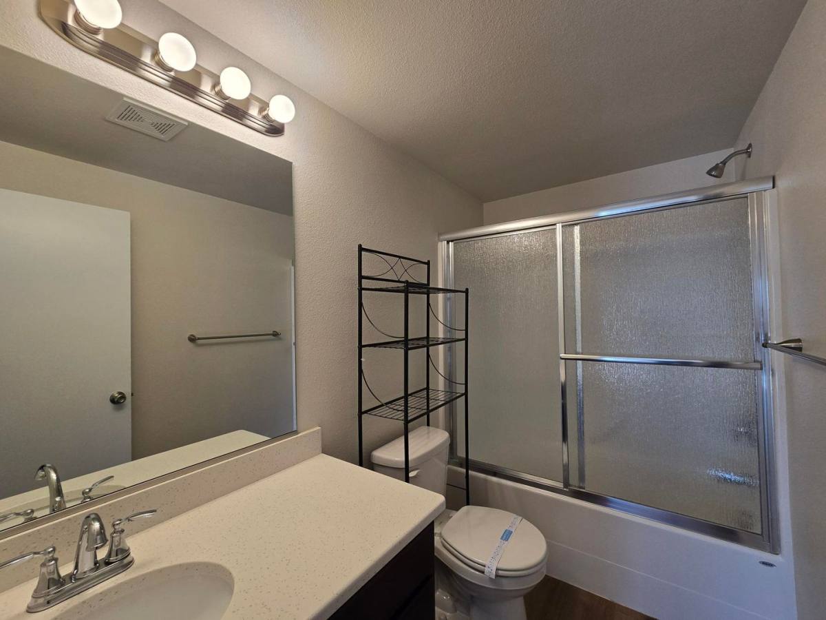 Townhouse for rent at 713 W Bonneville St, Pasco, WA 99301