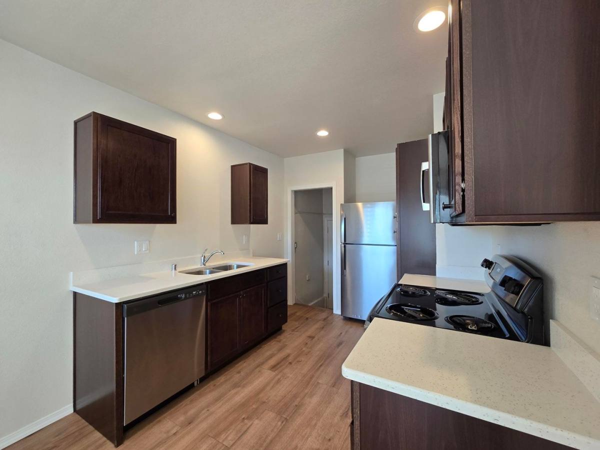 Townhouse for rent at 713 W Bonneville St, Pasco, WA 99301