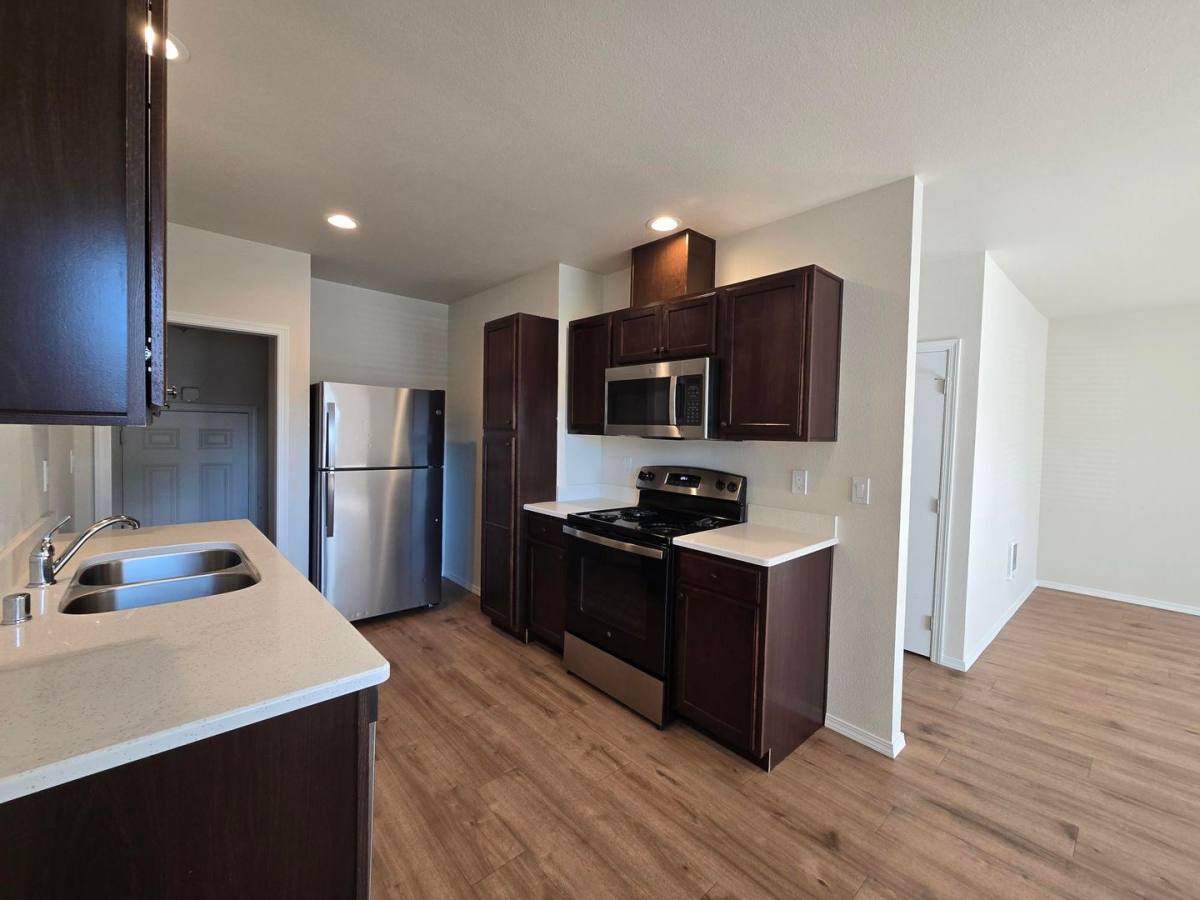 Townhouse for rent at 713 W Bonneville St, Pasco, WA 99301