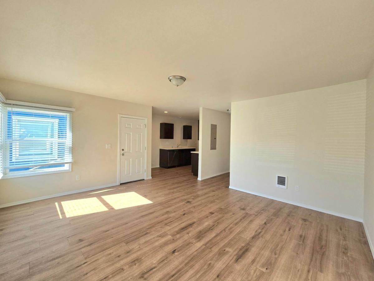 Townhouse for rent at 713 W Bonneville St, Pasco, WA 99301