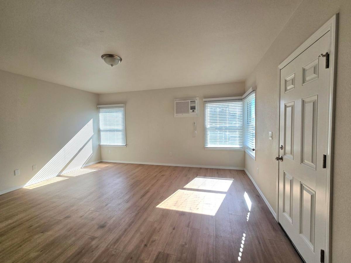 Townhouse for rent at 713 W Bonneville St, Pasco, WA 99301