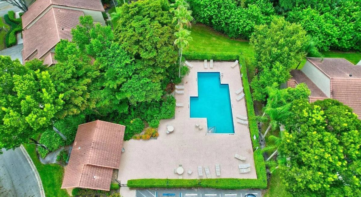 Apartment for rent at 5520 Coach House Circle, Boca Raton, FL 33486
