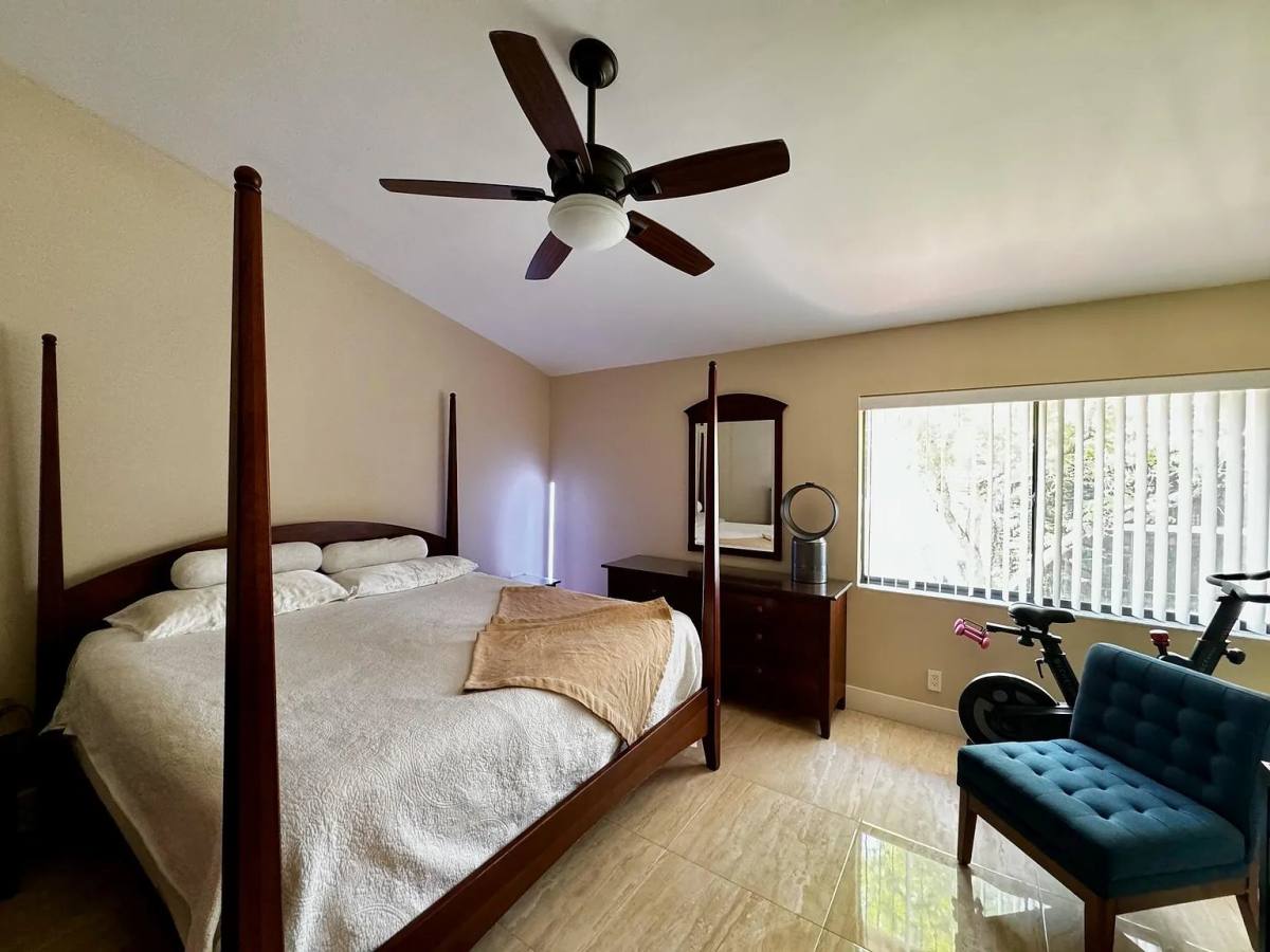 Apartment for rent at 5520 Coach House Circle, Boca Raton, FL 33486