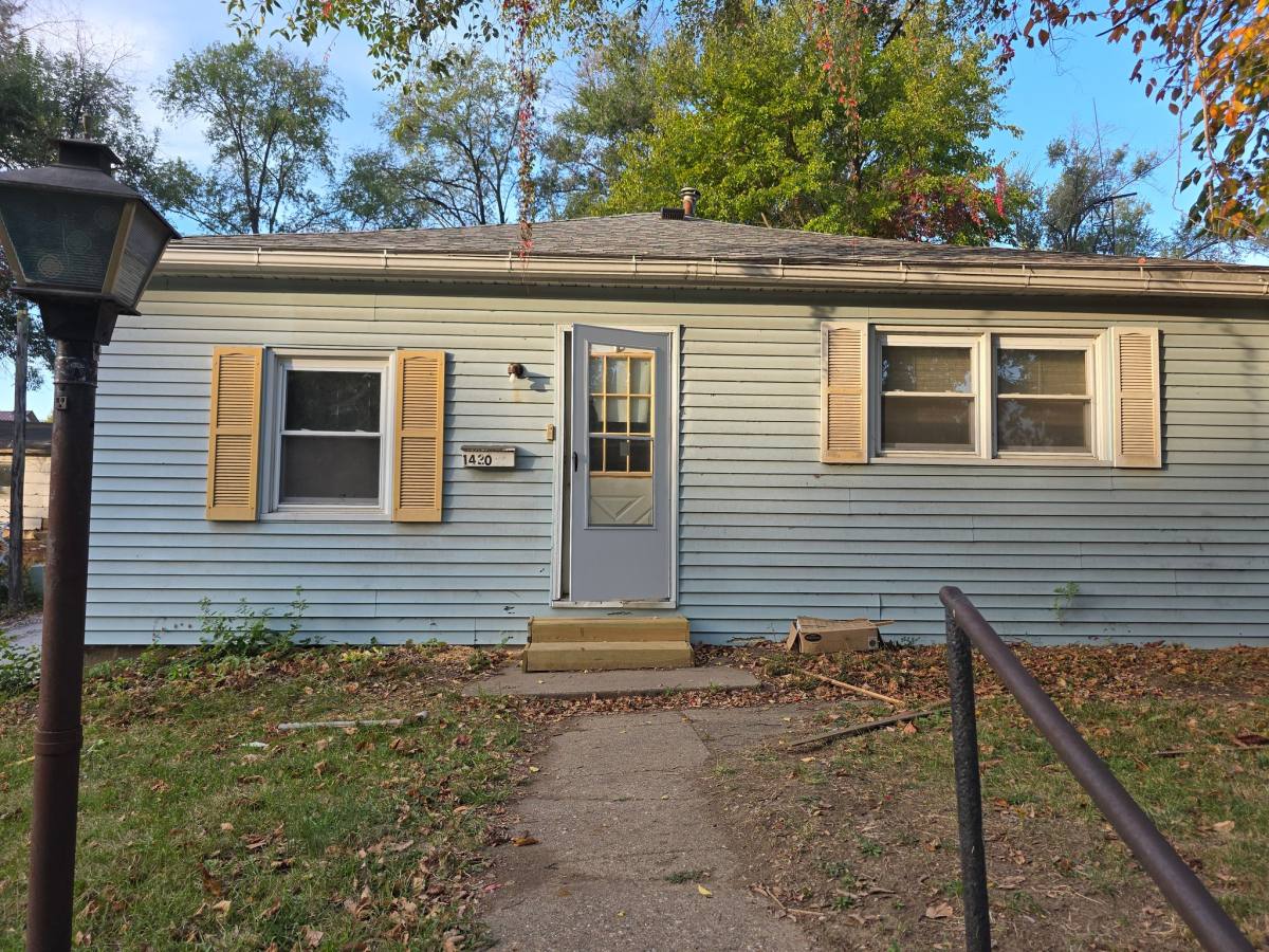 House for rent at 1420 Carroll St, Keokuk, IA 52632