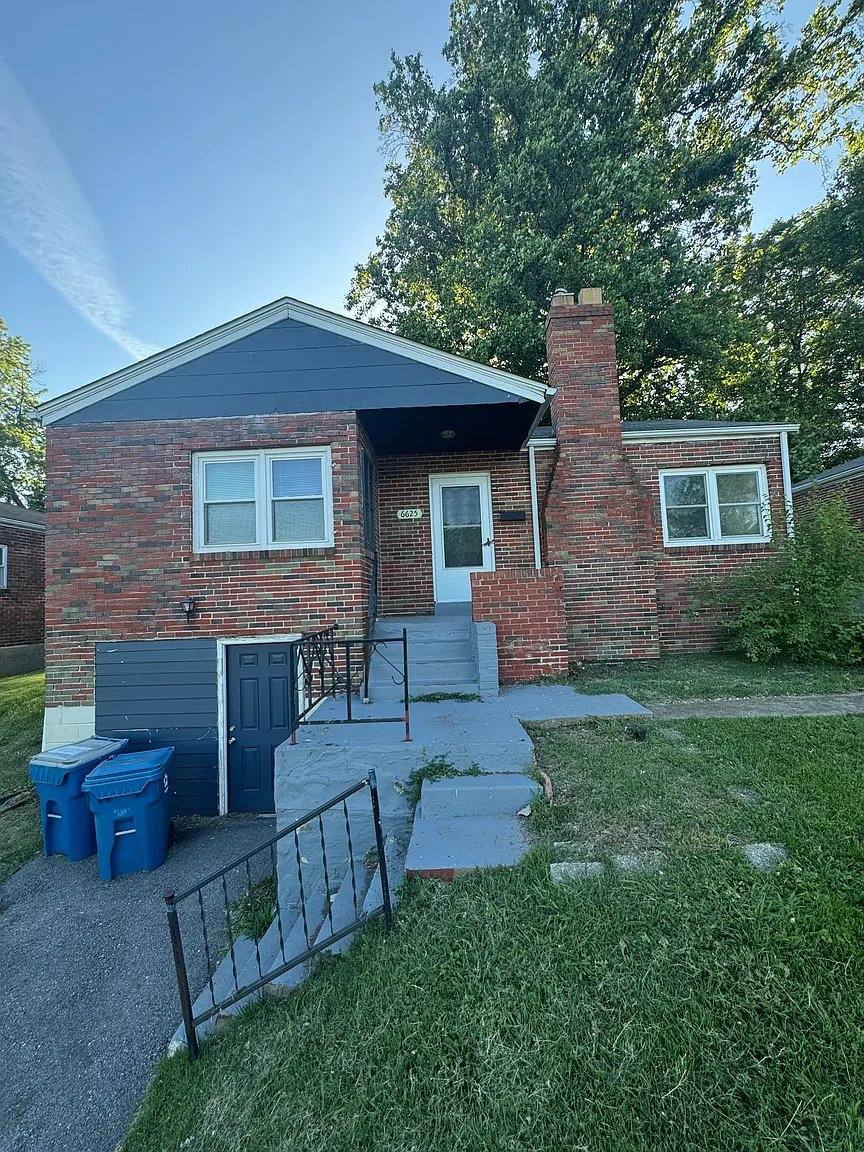 House for rent at 6625 Thurston Ave, Saint Louis, MO 63134