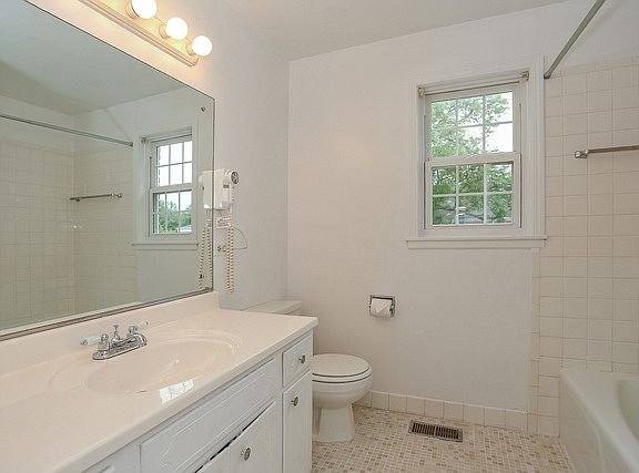 Townhouse for rent at 2150 Rugen Rd, Glenview, IL 60026