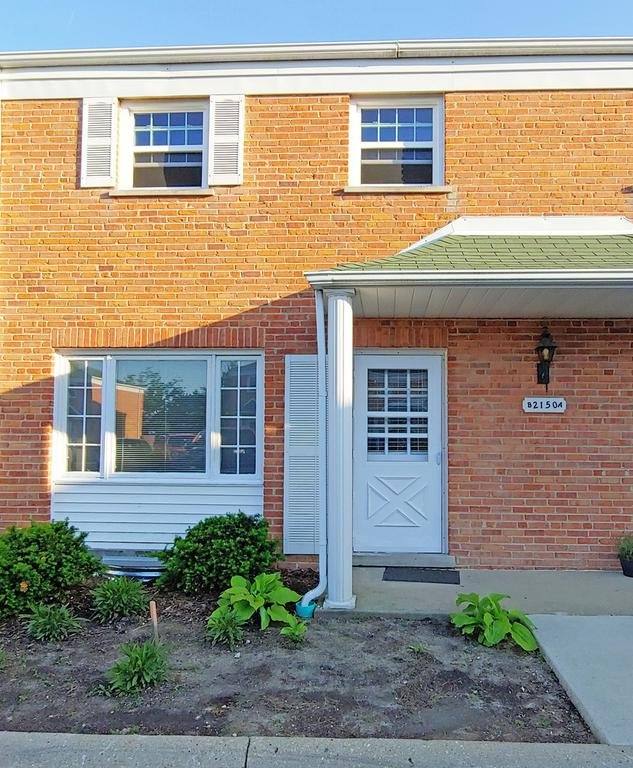 Townhouse for rent at 2150 Rugen Rd, Glenview, IL 60026