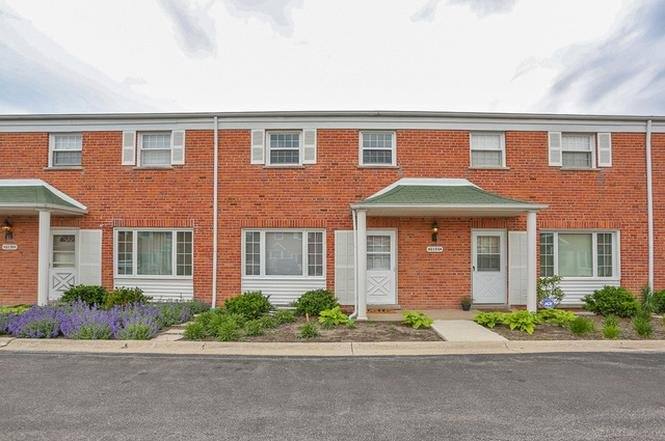 Townhouse for rent at 2150 Rugen Rd, Glenview, IL 60026