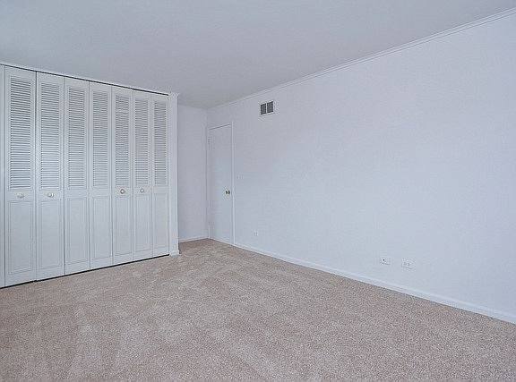 Townhouse for rent at 2150 Rugen Rd, Glenview, IL 60026