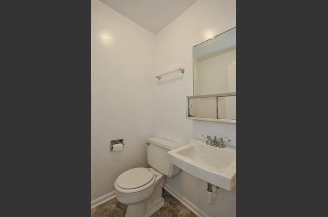 Townhouse for rent at 2150 Rugen Rd, Glenview, IL 60026