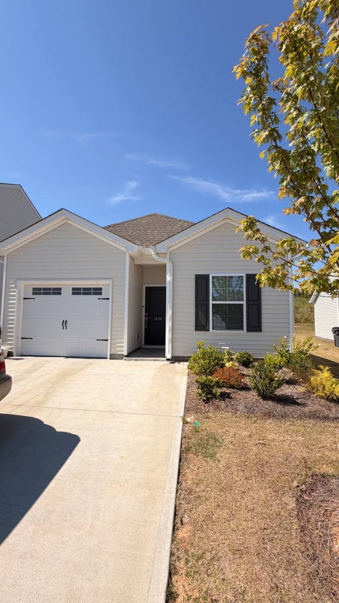 House for rent at 1456 Donhill Dr, Greer, SC 29651