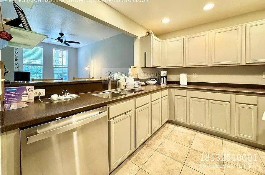Townhouse for rent at 660 Delmar Terrace S, Saint Petersburg, FL 33701