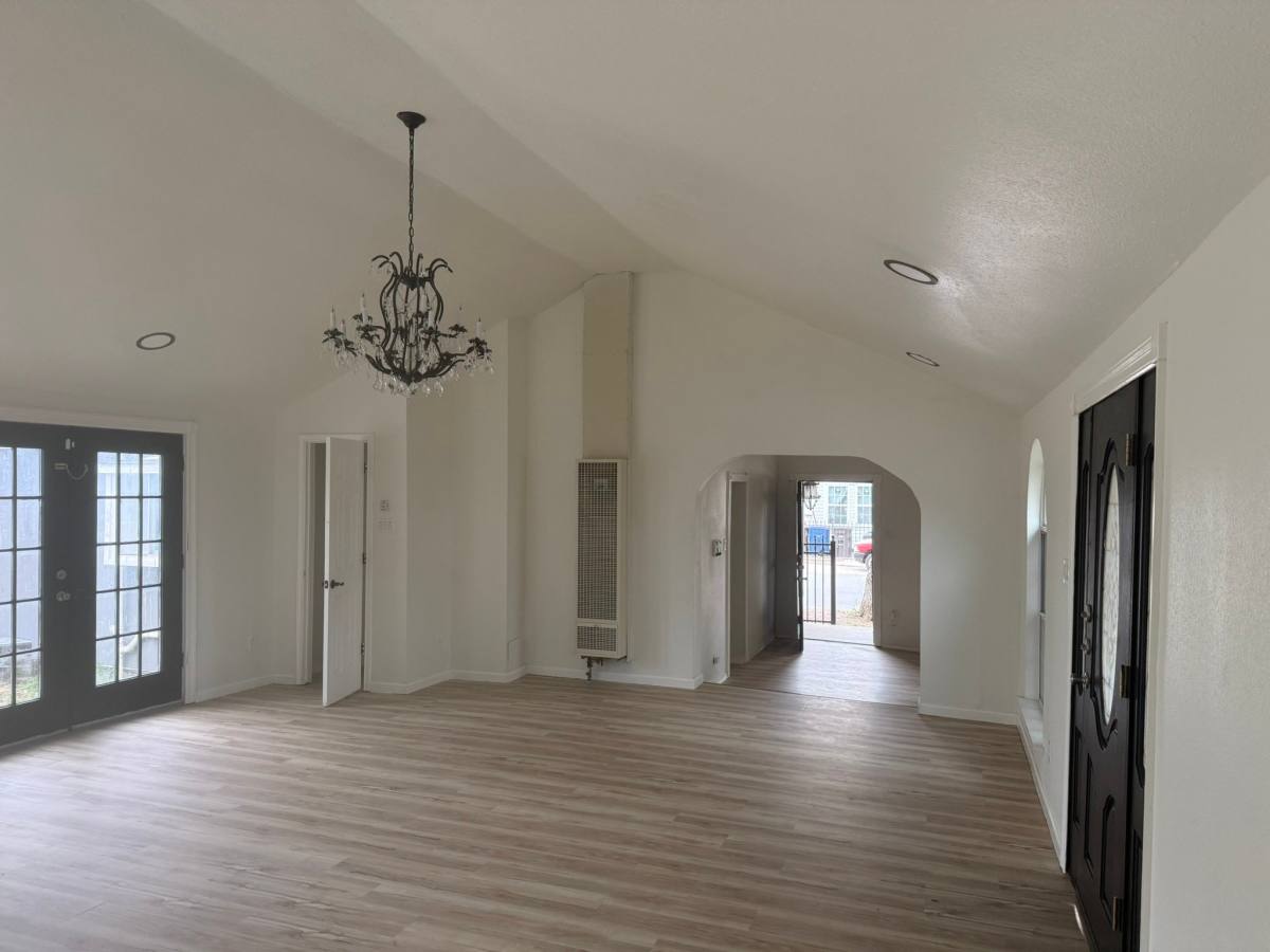 House for rent at 709 S Chupaderas, San Antonio, TX 78207