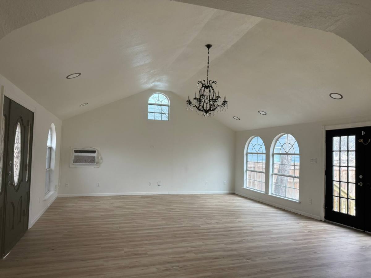 House for rent at 709 S Chupaderas, San Antonio, TX 78207