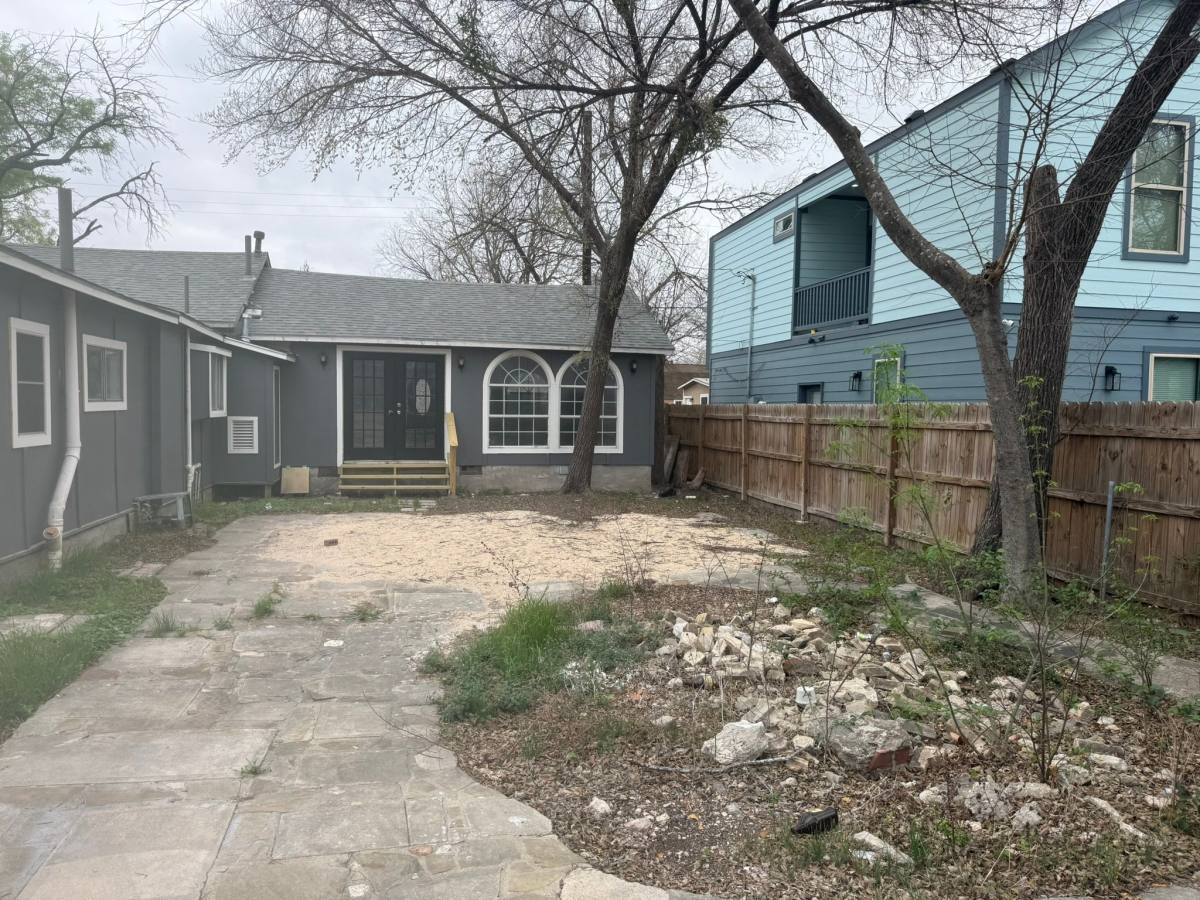 House for rent at 709 S Chupaderas, San Antonio, TX 78207