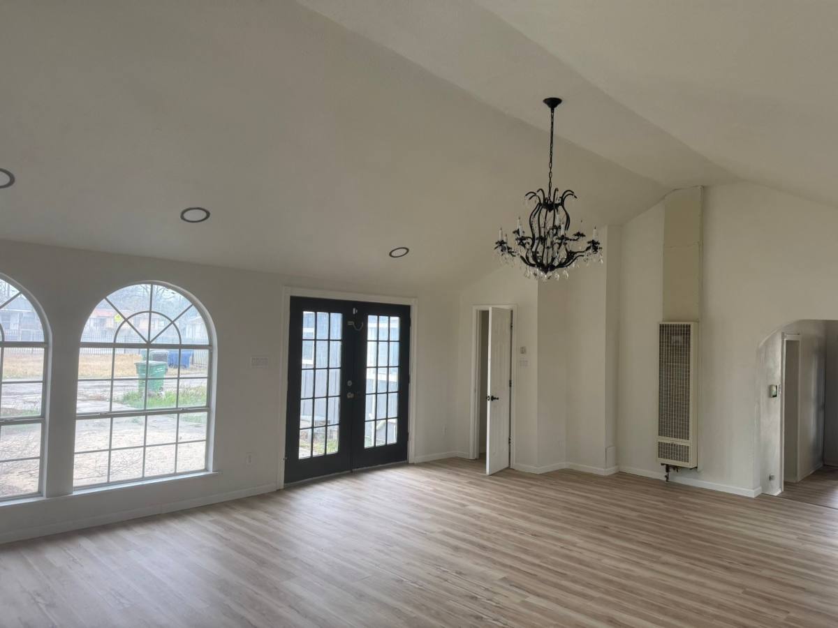 House for rent at 709 S Chupaderas, San Antonio, TX 78207