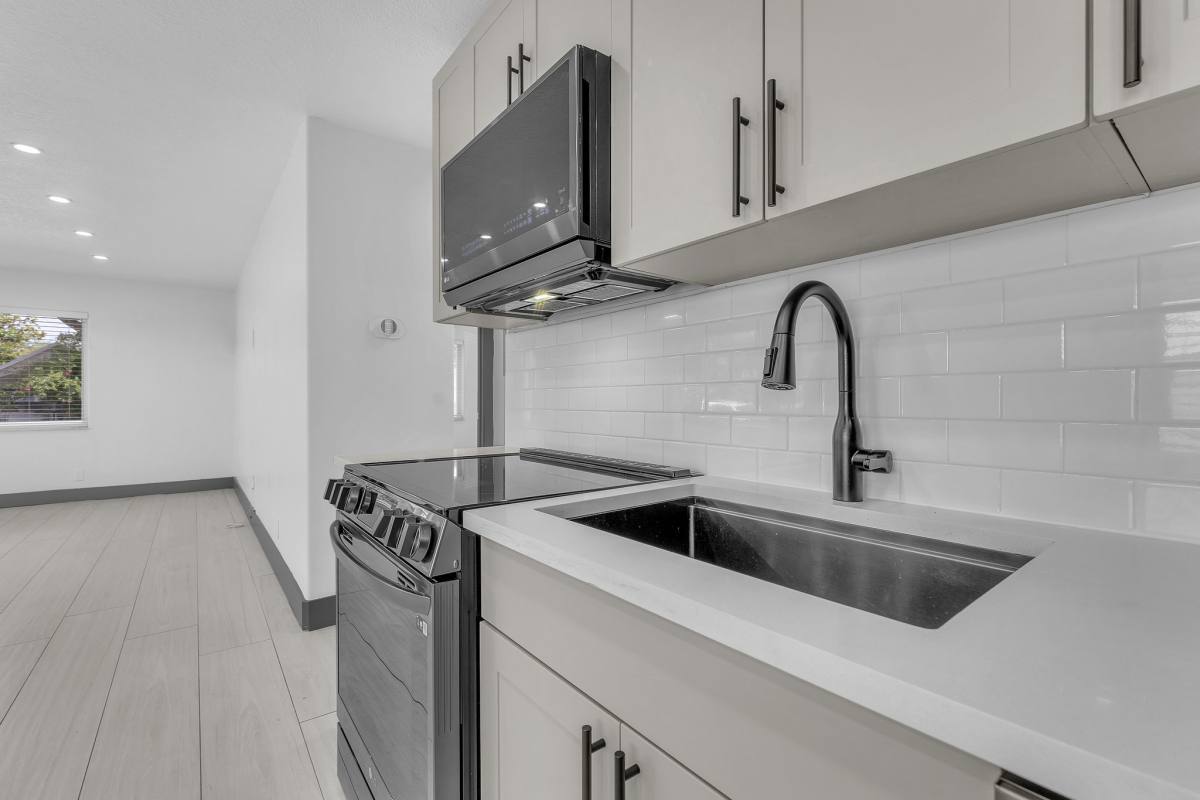 Apartment for rent at 48 SW 13th St 50 Dania Beach, Dania, FL 33004