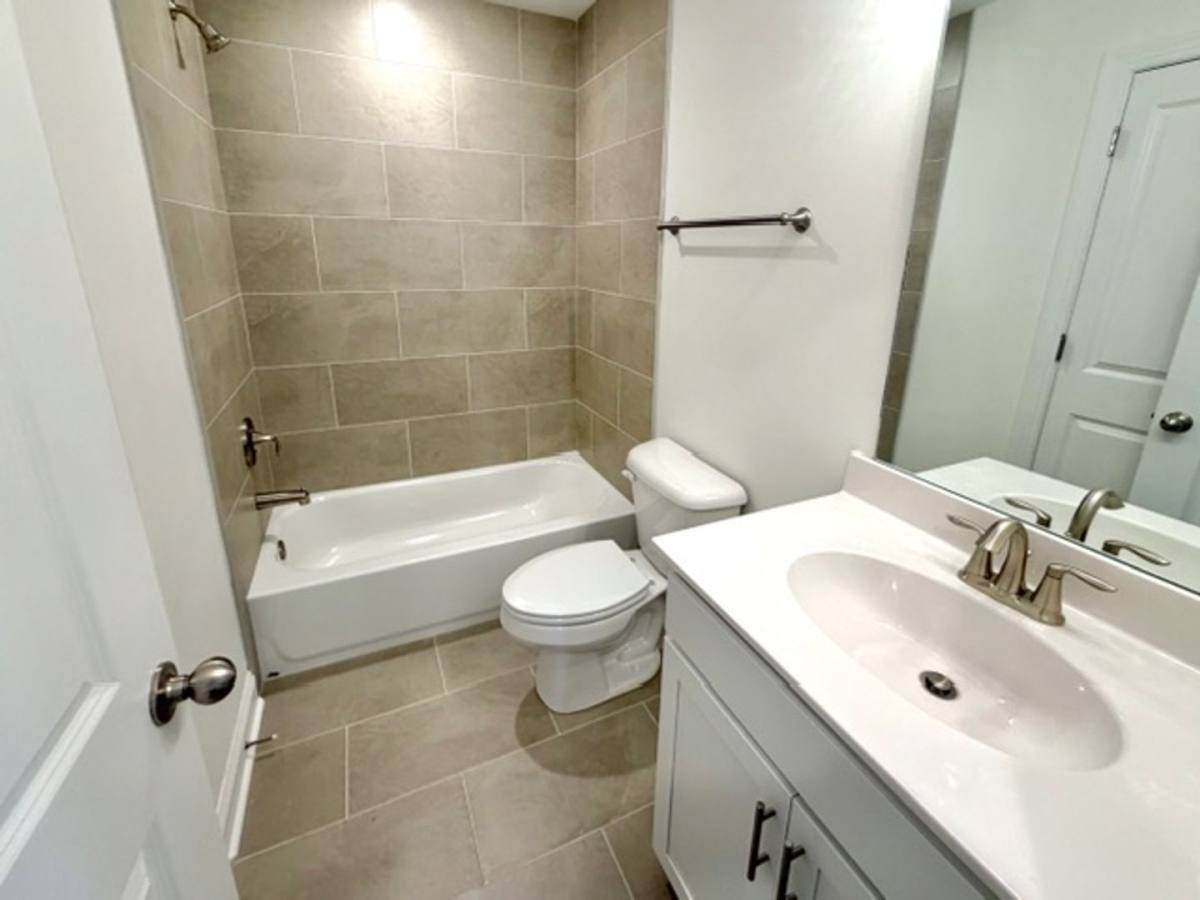 Apartment for rent at 25 Hughetta St N, Oakland, TN 38060
