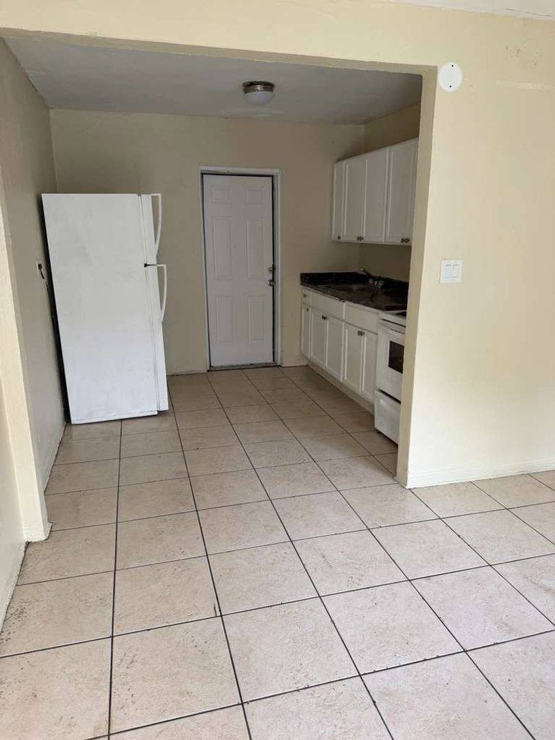 Apartment for rent at 423 NW 13 Ave, Fort Lauderdale, FL 33311