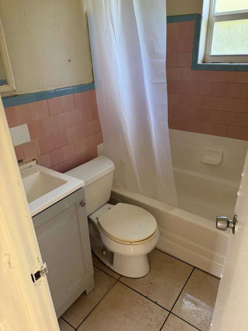 Apartment for rent at 423 NW 13 Ave, Fort Lauderdale, FL 33311