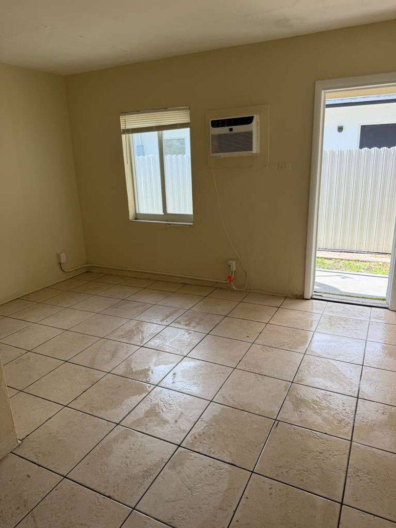 Apartment for rent at 423 NW 13 Ave, Fort Lauderdale, FL 33311