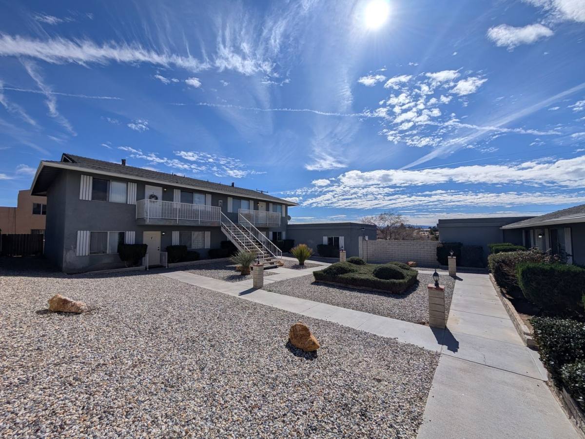 Apartment for rent at 18989 Allegheny Rd, Apple Valley, CA 92307
