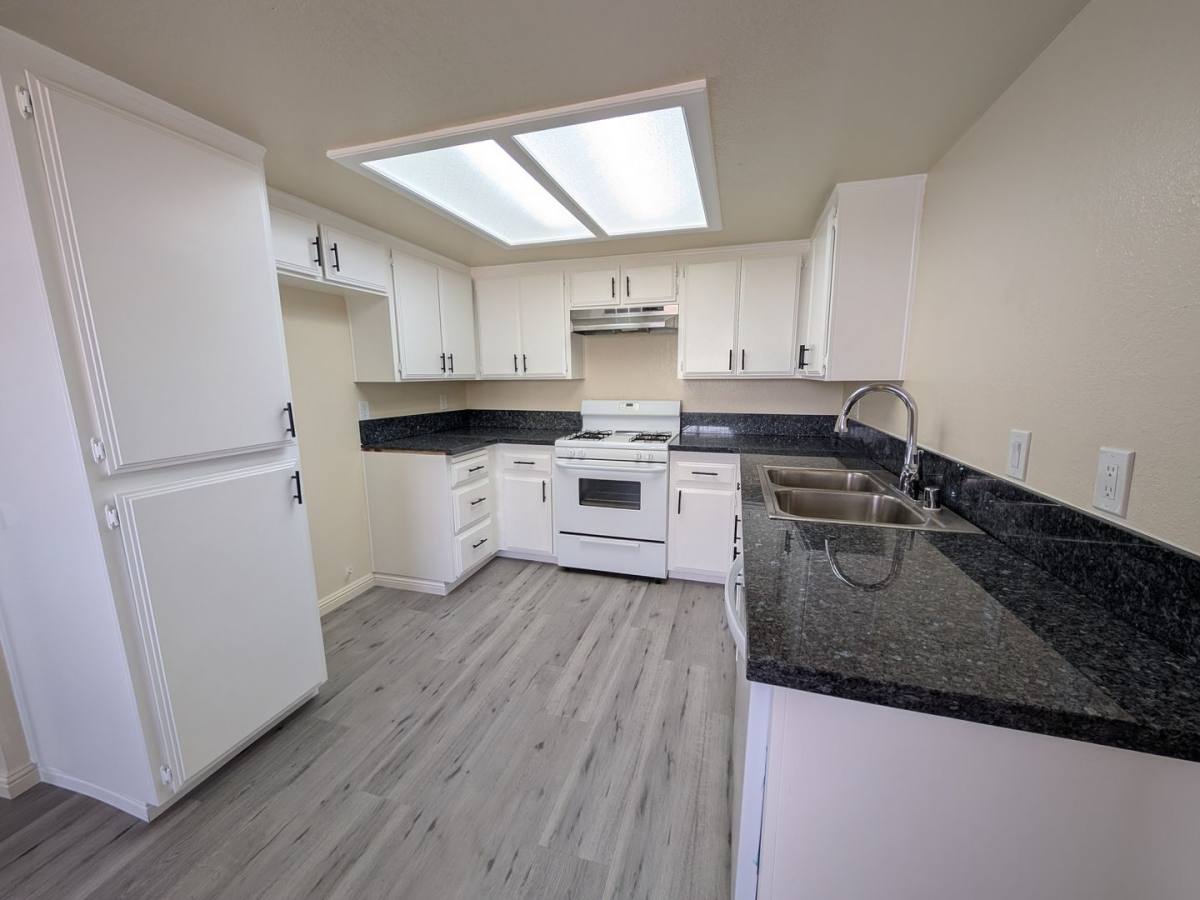 Apartment for rent at 18989 Allegheny Rd, Apple Valley, CA 92307