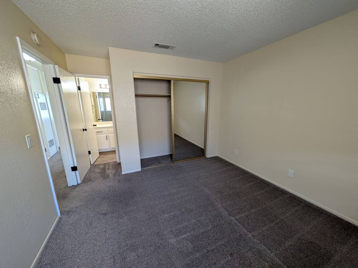 Apartment for rent at 18989 Allegheny Rd, Apple Valley, CA 92307